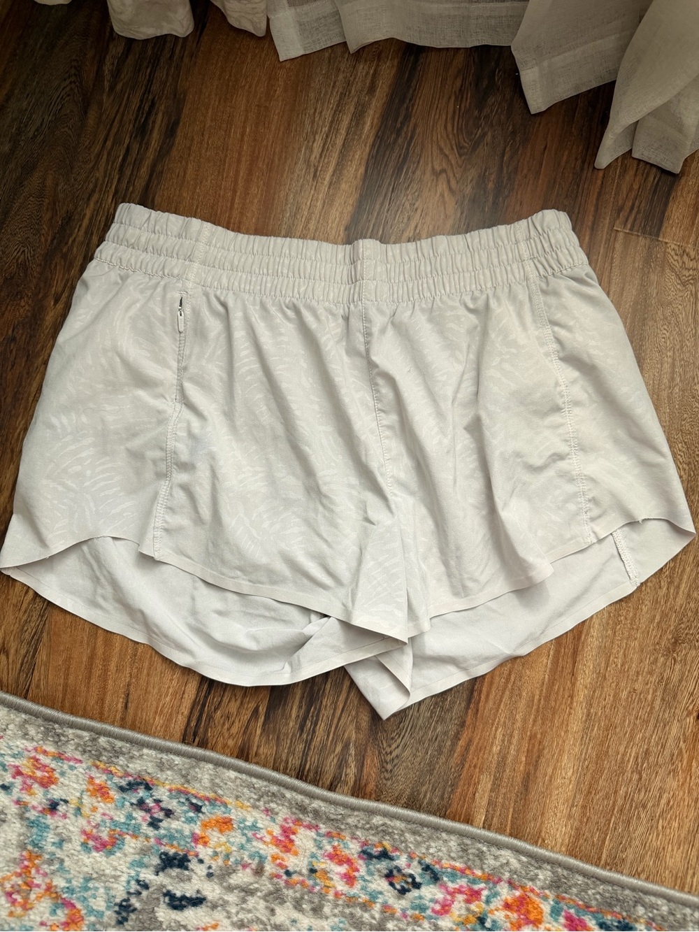 Athleta Light Gray Women's Athletic Shorts with Elastic Waist